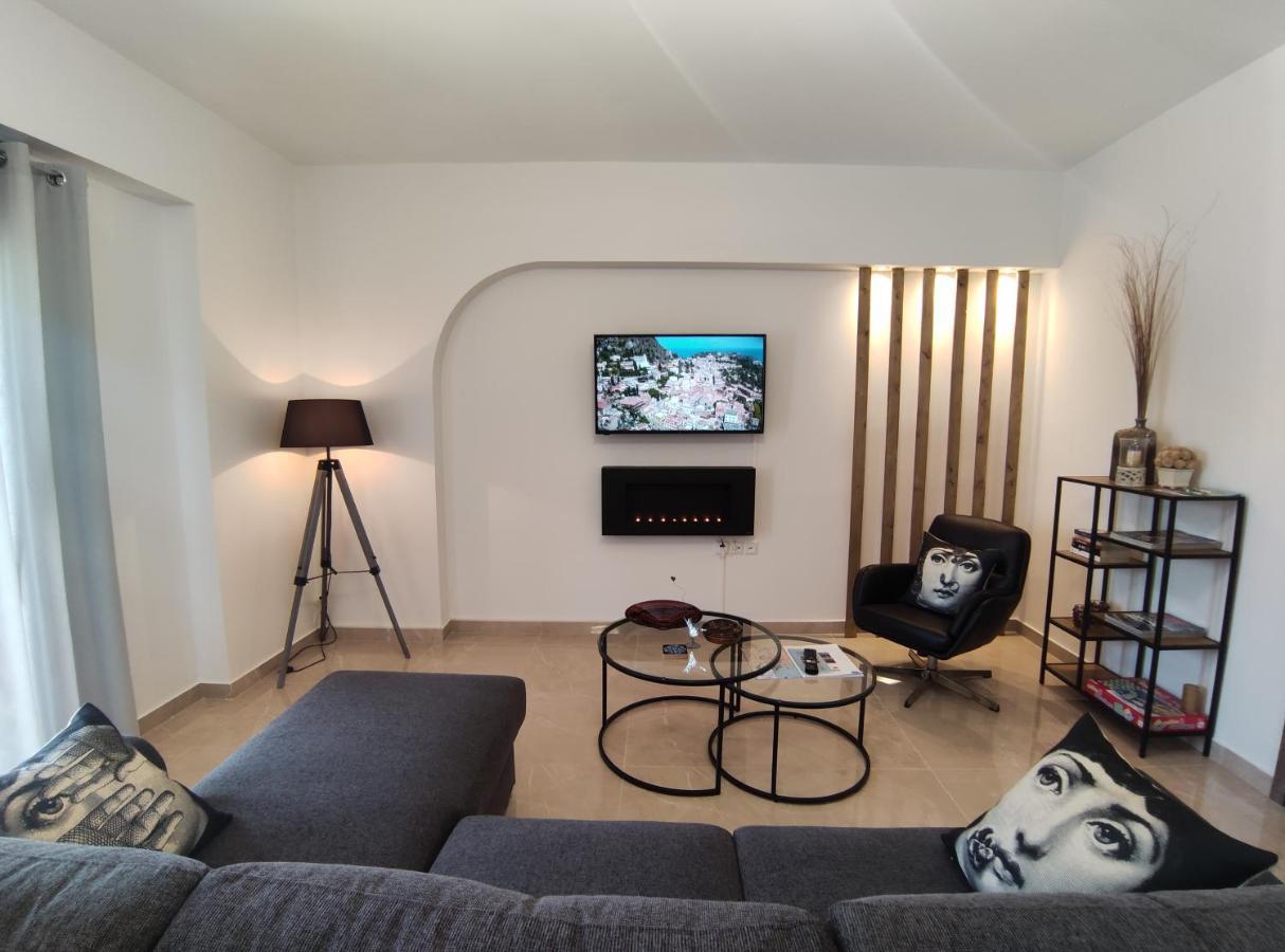Grey Swan - Modern & Stylish Apartment With Private Parking Golos Dış mekan fotoğraf