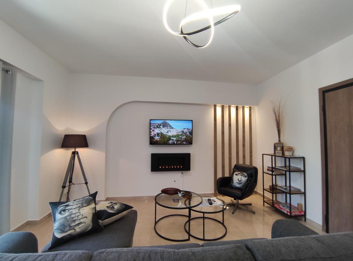 Grey Swan - Modern & Stylish Apartment With Private Parking Golos Dış mekan fotoğraf